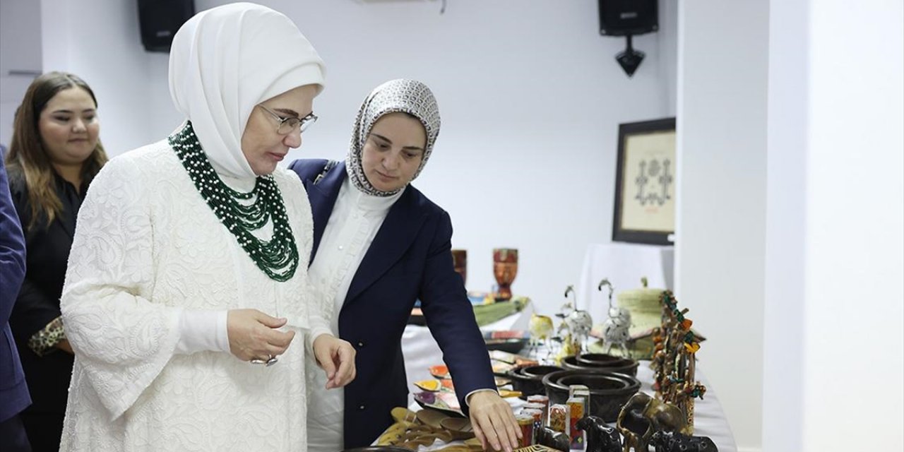 Emine Erdoğan Güney Afrika'da Yunus Emre Enstitüsünü Ziyaret Etti