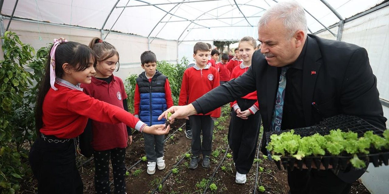 İbrahim Öğretmen Öğrencilere Çevre Dostu Projelerle İlham Veriyor