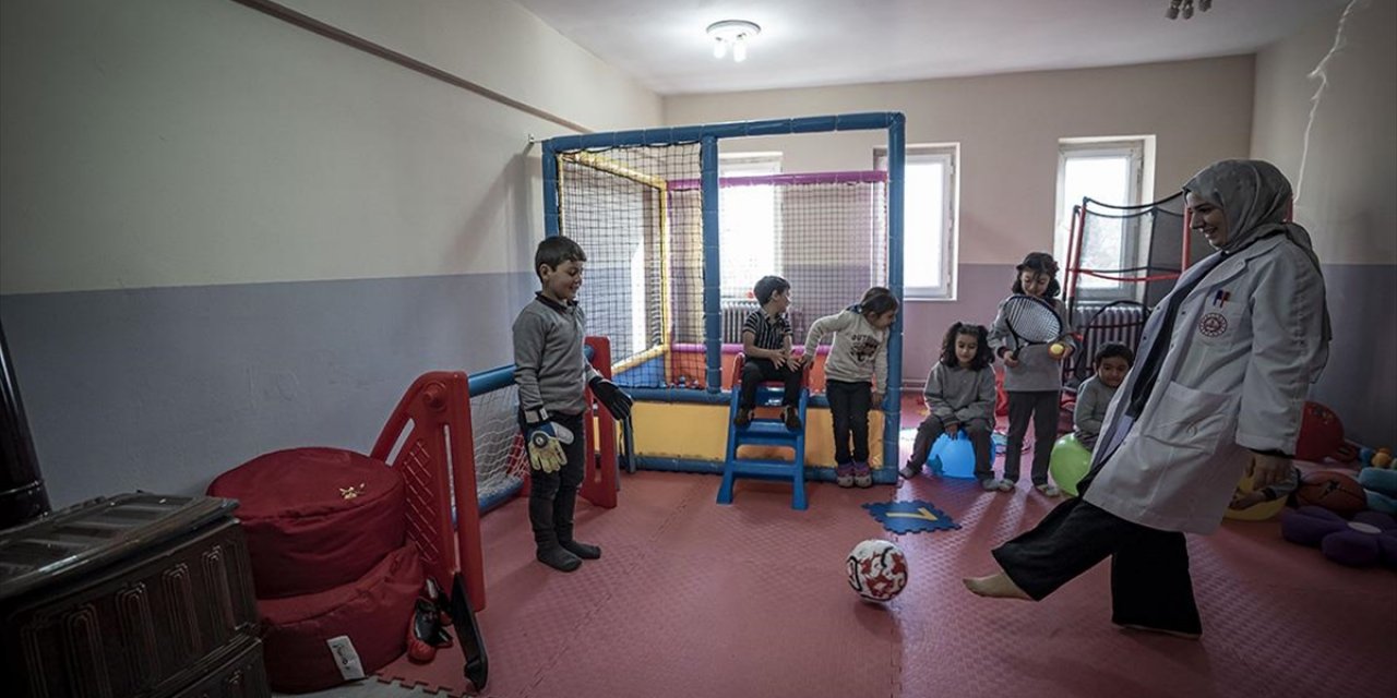 Nagehan Öğretmen, Kırsaldaki Okulda 13 Öğrencisi İçin Kömürlüğü Oyun Atölyesine Çevirdi