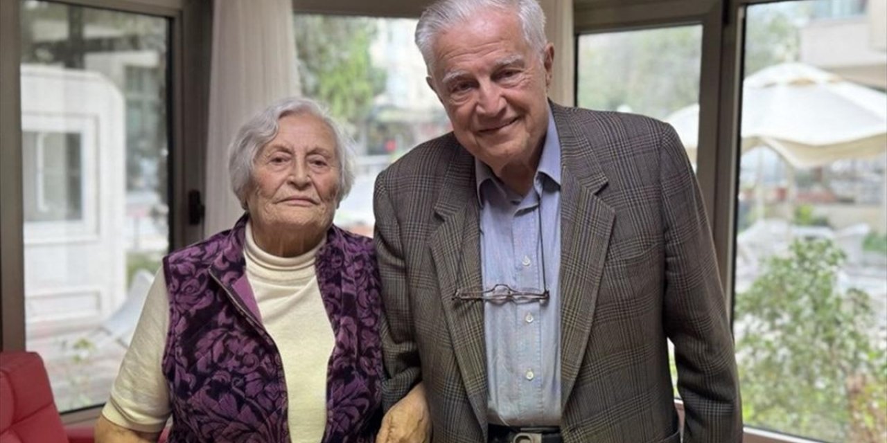 Öğretmen ve Öğrencisi 70 Yıl Sonra Aynı Huzurevinde Buluştu