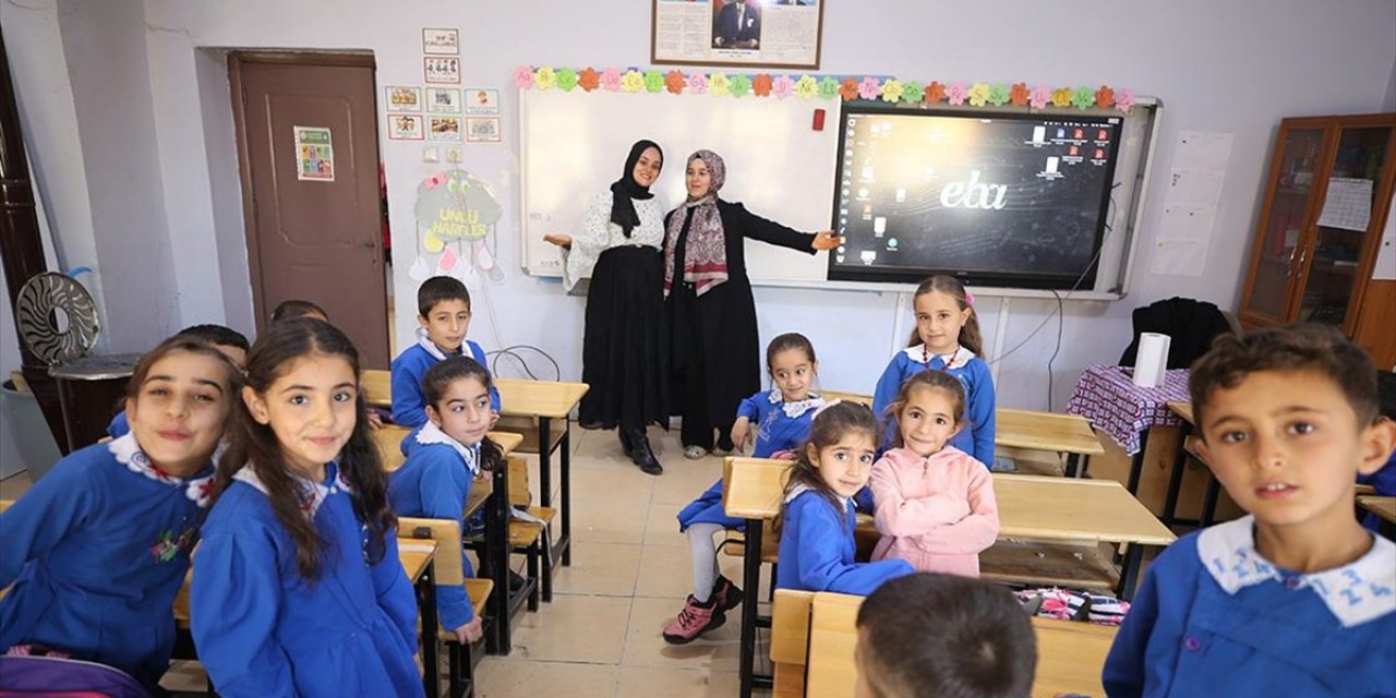 Dağlarla Çevrili "Çukurköy"ün Fedakar Öğretmenleri Öğrencilerini Geleceğe Hazırlıyor