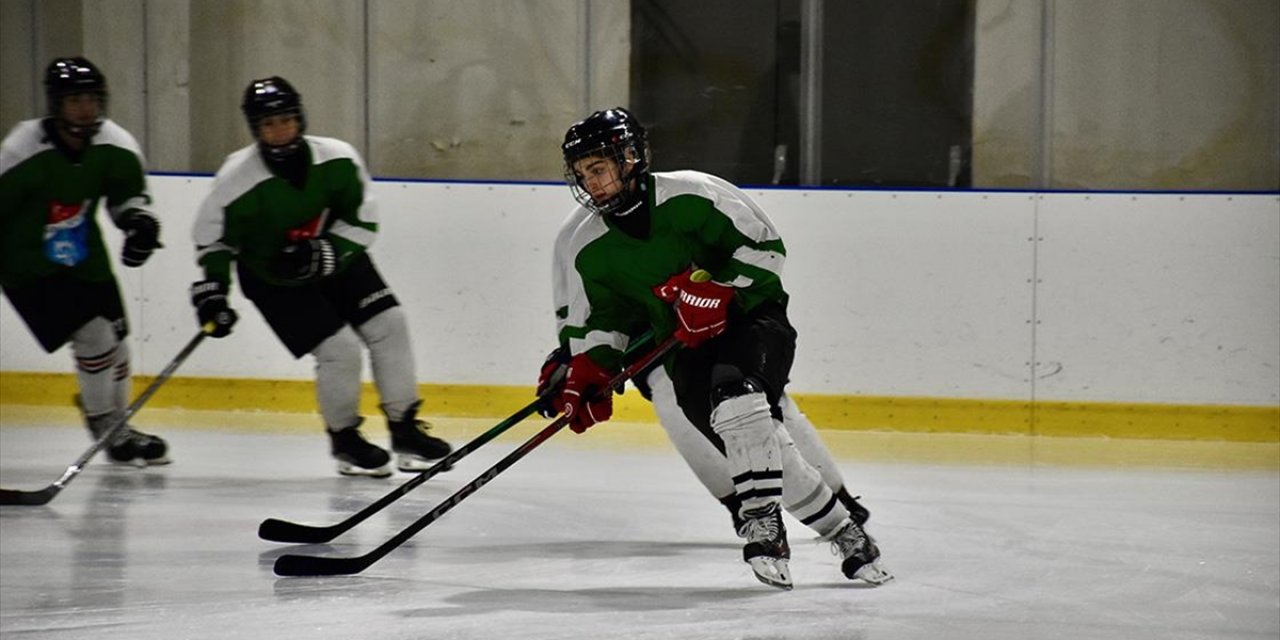 Şampiyon Buz Hokeyci Nil'in "Milli Takımda Kaptanlık" Hayali