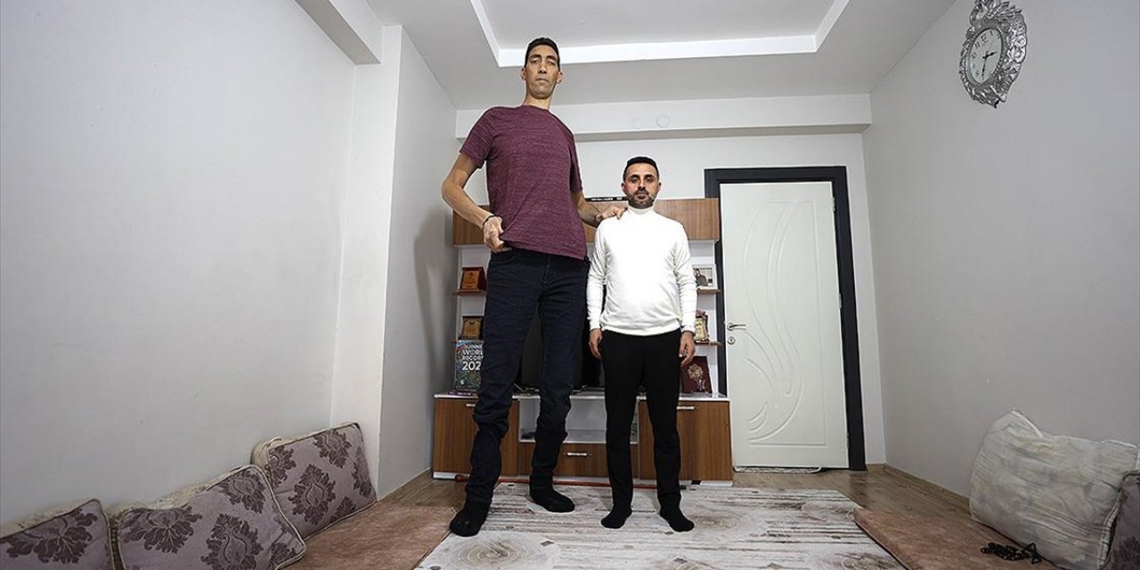 "Dünyanın En Uzun Adamı" Sultan'ın Hayatı İngiltere'de Belgesel Olacak