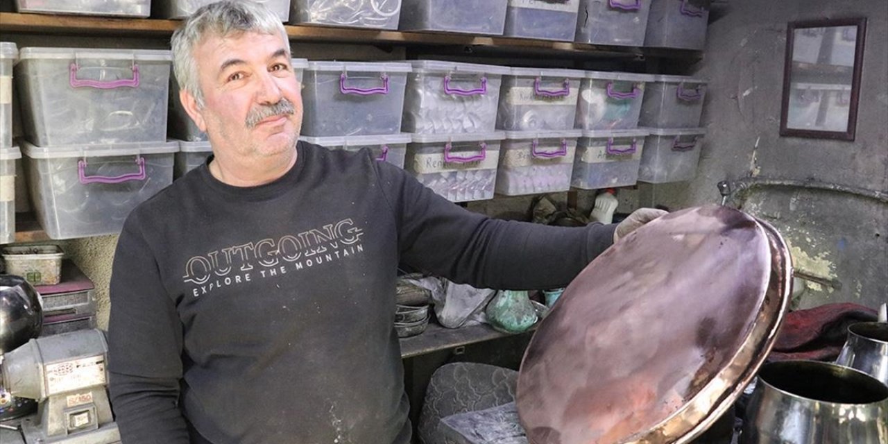 Mahmut Usta 41 Yıllık Mesleğini Bırakıp "Unutulmasın" Diye Kalaycılığa Başladı