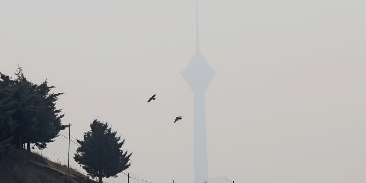 İran'da Hava Kirliliği ve Grip Salgını Nedeniyle 18 Eyalette Eğitim Uzaktan Yapılıyor