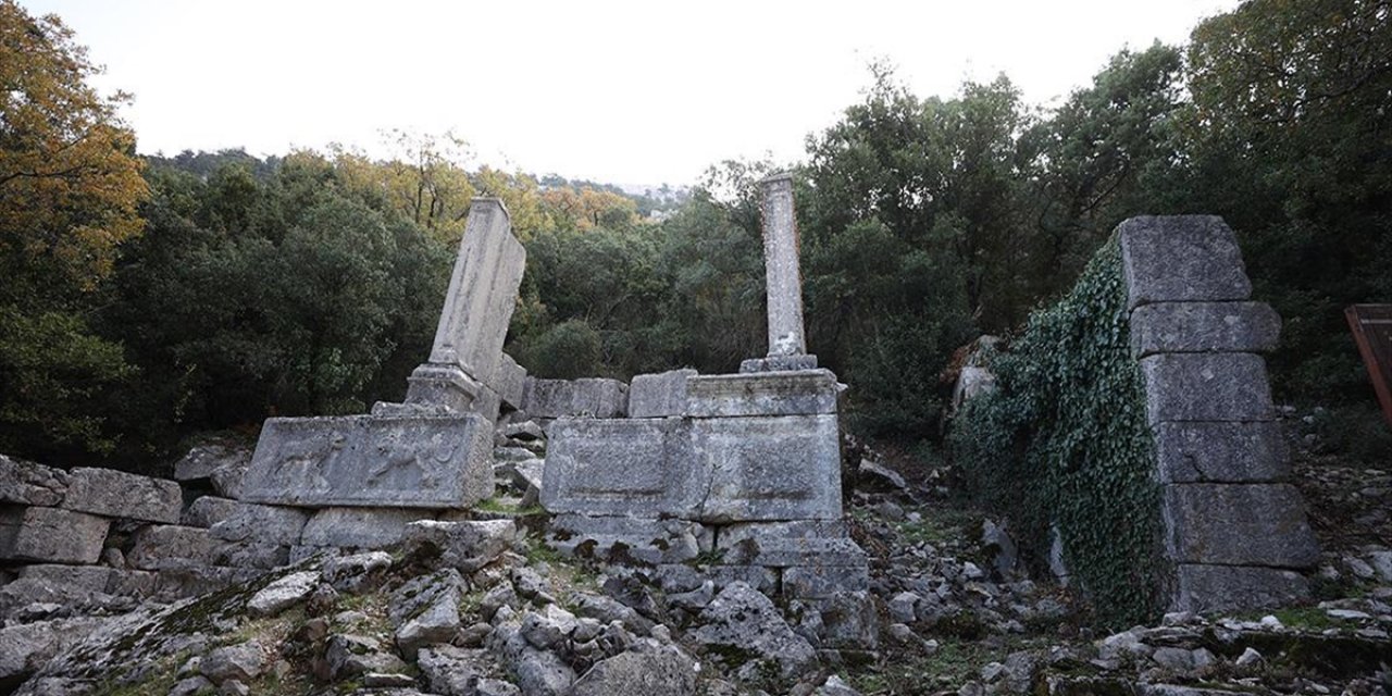 İlk Defa Kazı Çalışması Yapılan Termessos'taki İki Anıt Mezar Ayağa Kaldırılıyor