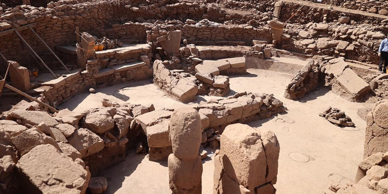 Karahantepe'de Amfi Tiyatroyu Andıran Neolitik Mimari Yapı Ortaya Çıkarıldı