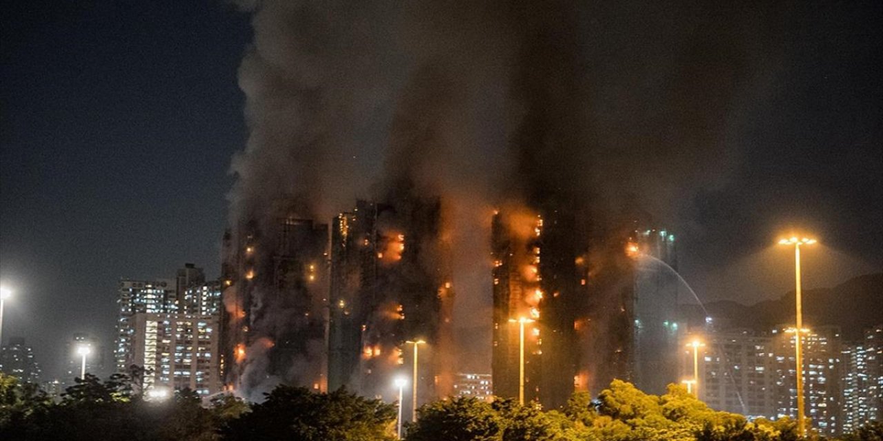 Hong Kong'da Bir Sitede Çıkan Yangında 4 Kişi Öldü, 8 Kişi Yaralandı