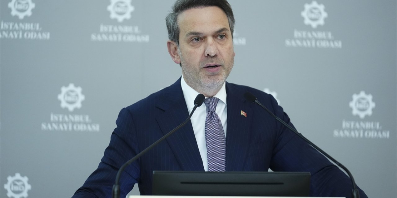 Bakan Bayraktar, Türkiye'de Kurulu Güneş ve Rüzgar Gücünün 30 Milyar Dolar Yatırıma Karşılık Geldiğini Söyledi