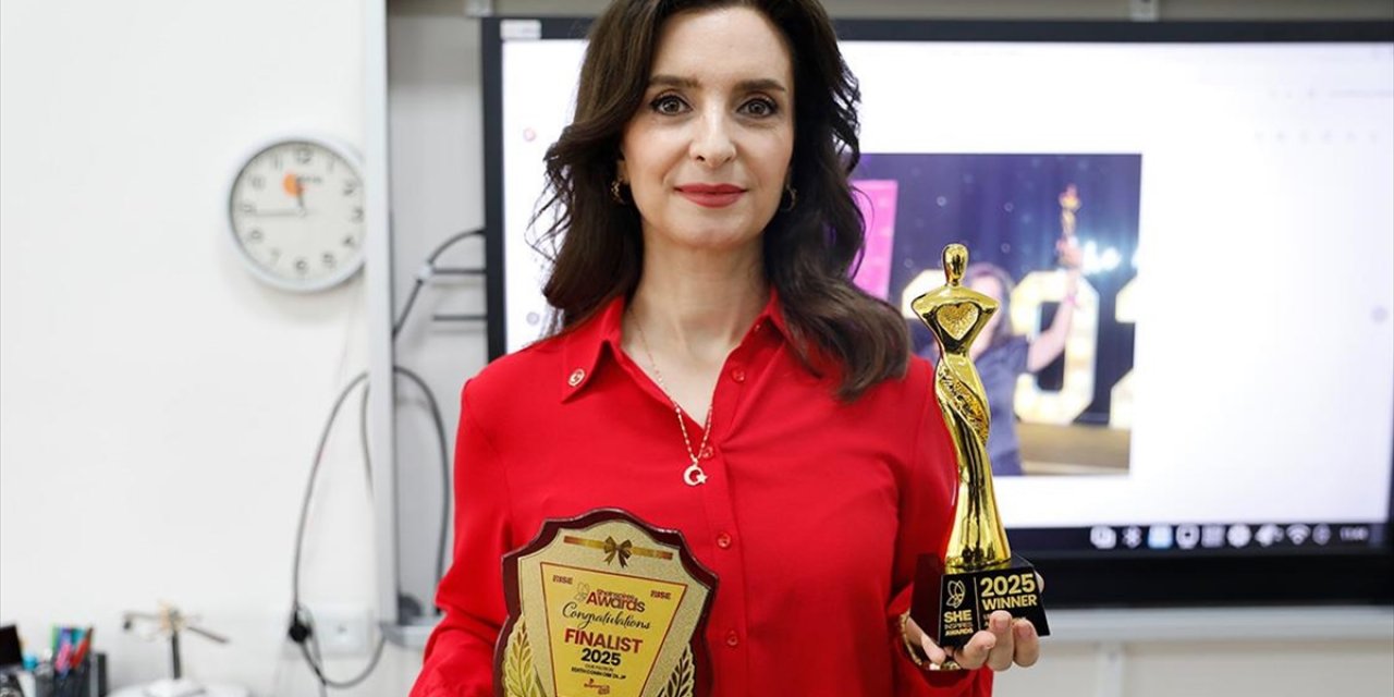 Hacer Öğretmen, Birleşik Krallık'ta "Küresel Yaşam Boyu Başarı" Ödülüne Layık Görüldü