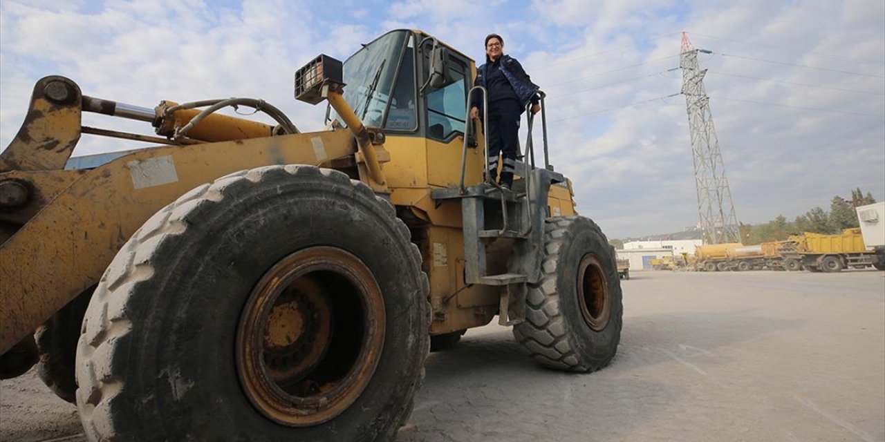 Kocası ve Oğlunun Karşı Çıkmasına Rağmen Dozer Operatörü Oldu