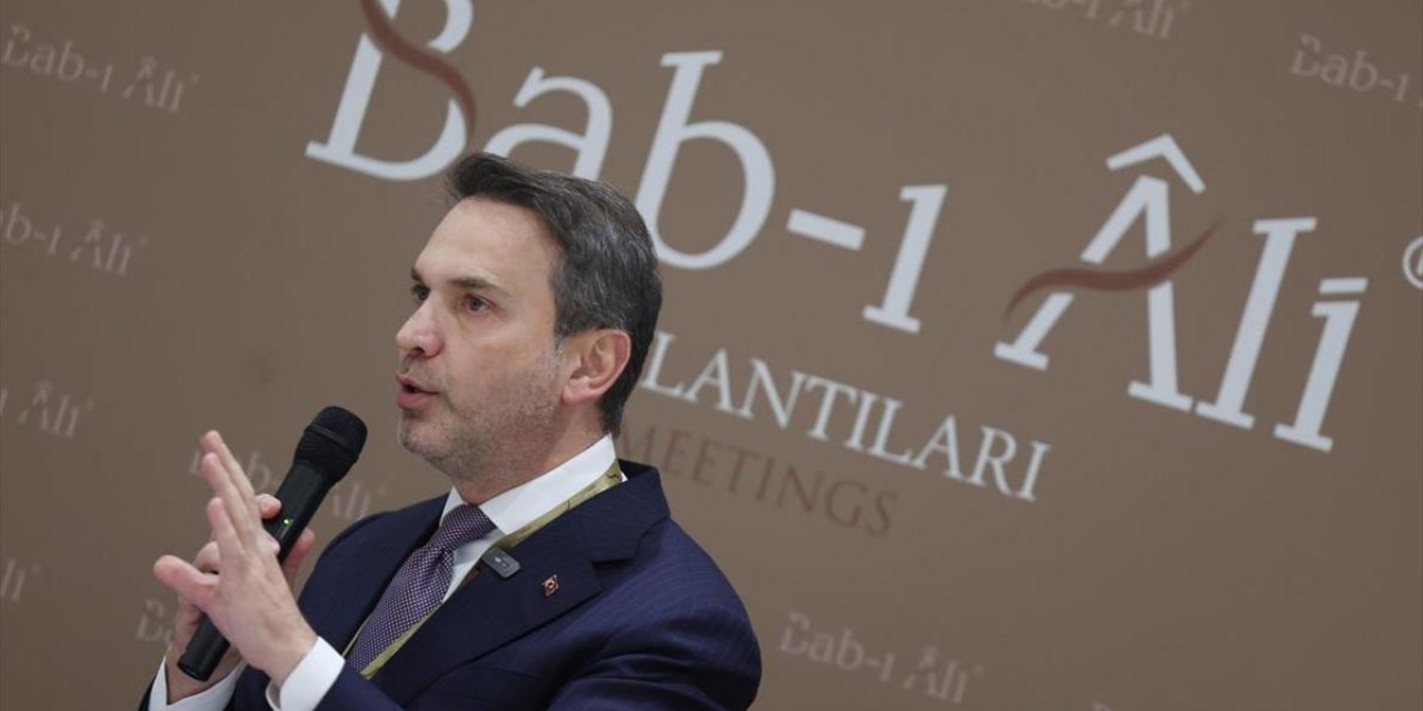 Bakan Bayraktar: Türkiye'nin Güneş ve Rüzgar Kurulu Gücünü 2035'te 120 Bin Megavata Çıkarmayı Hedefliyoruz