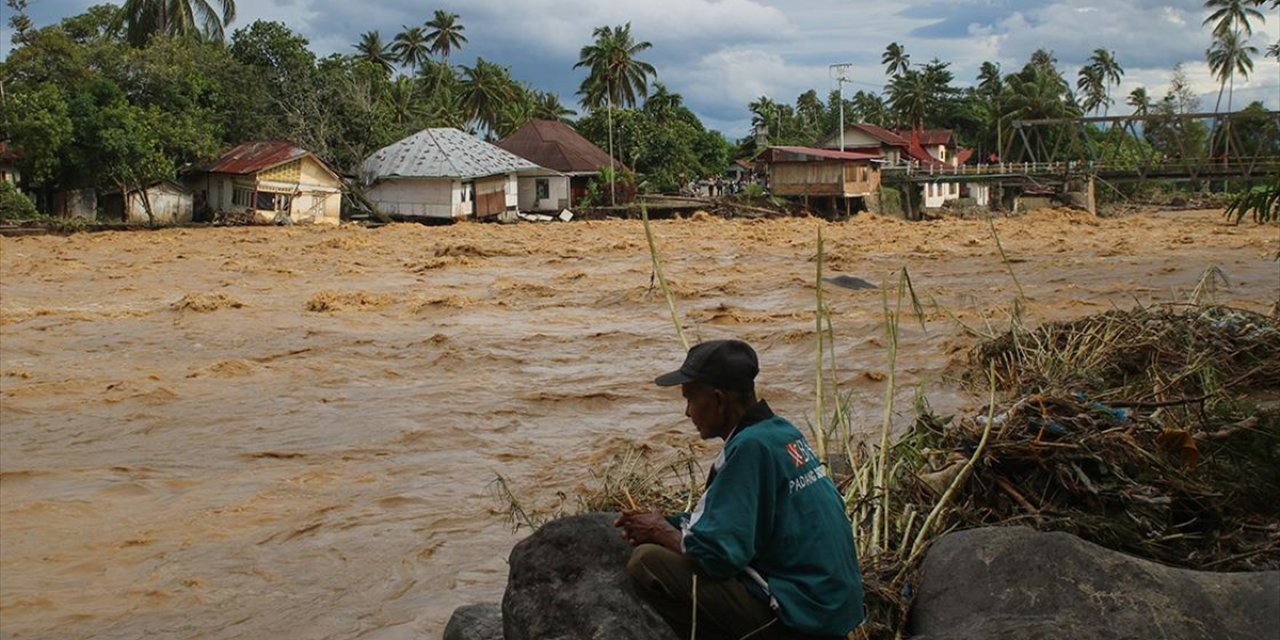 Endonezya'da Şiddetli Yağışların Yol Açtığı Afetlerde Ölenlerin Sayısı 174'e Yükseldi