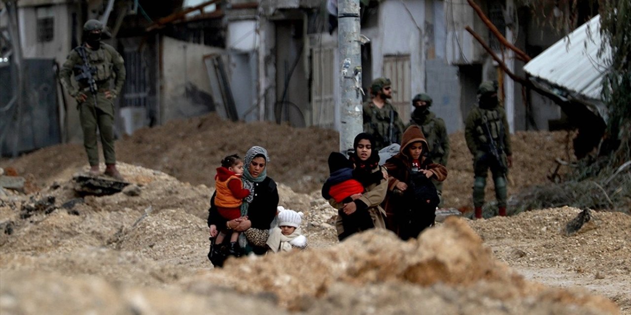 Batı Şeria’daki El-faria Mülteci Kampına Baskın Düzenleyen İsrail Ordusu Filistinlileri Göçe Zorluyor