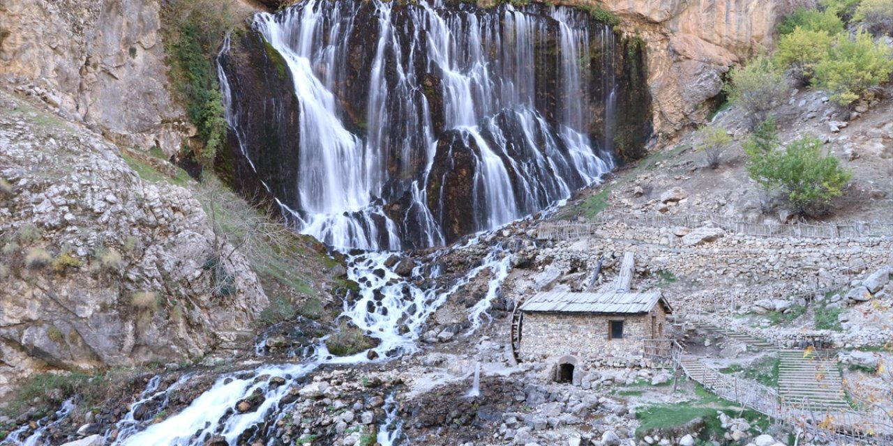 Kayseri'deki Kapuzbaşı Şelaleleri Yılın Her Günü Çağlıyor
