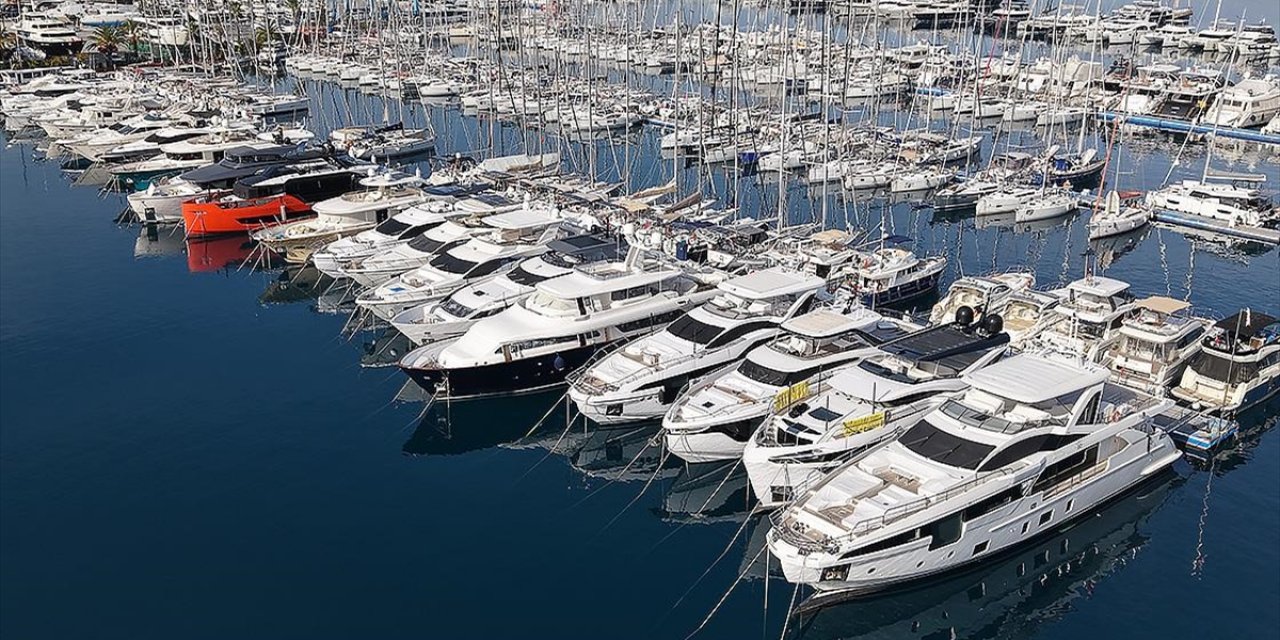 Mega Yatlar Bakım ve Onarım İçin Marmaris'teki Marinalarda Karaya Alındı