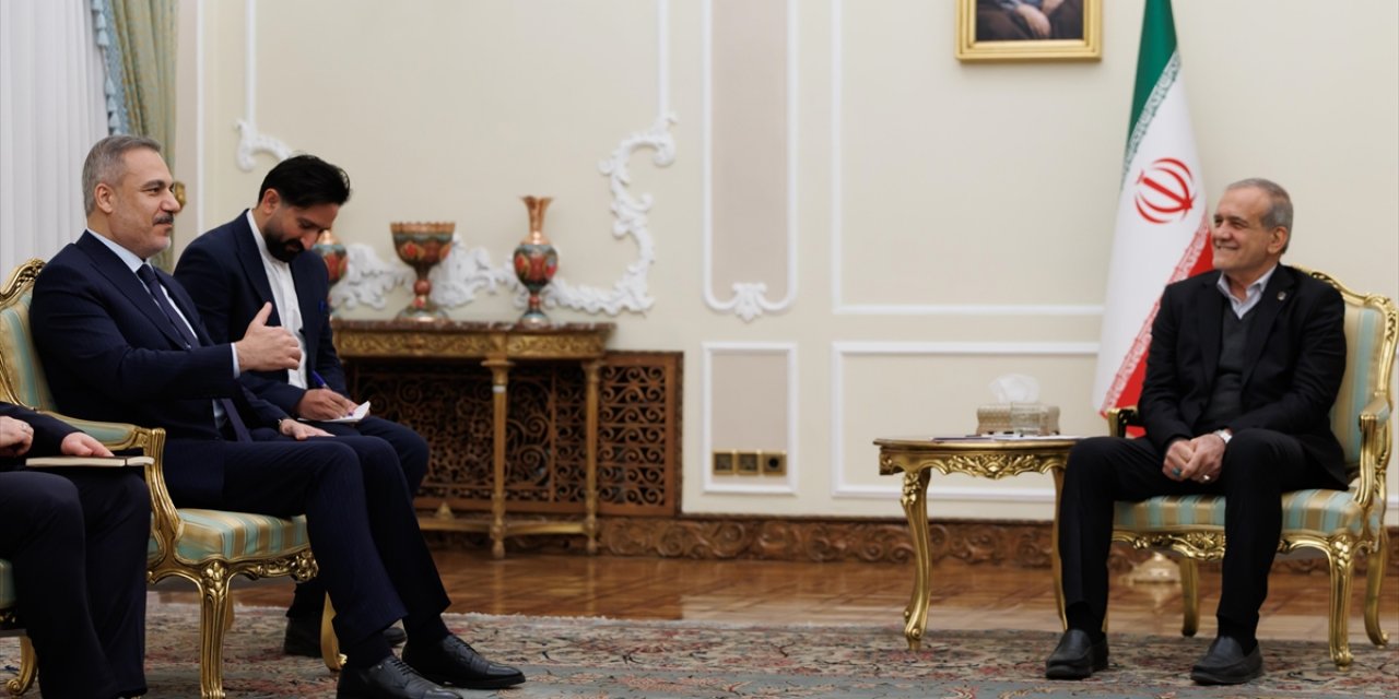 Dışişleri Bakanı Fidan, İran Cumhurbaşkanı Pezeşkiyan Tarafından Kabul Edildi