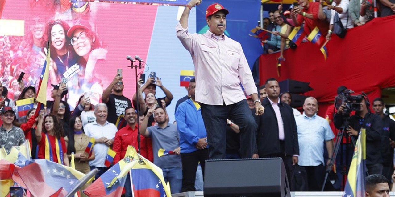 Venezuela Devlet Başkanı Maduro, Dans Ederek ABD'ye "Barış" Çağrısında Bulundu