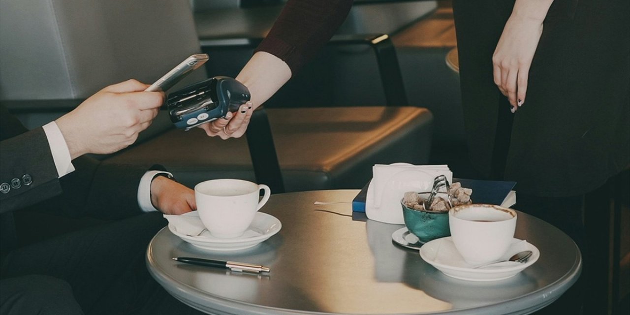 Tüketici Derneklerinden Gıda İşletmelerindeki Zorunlu "Servis Ücreti"nin Yasaklanması Kararına Destek