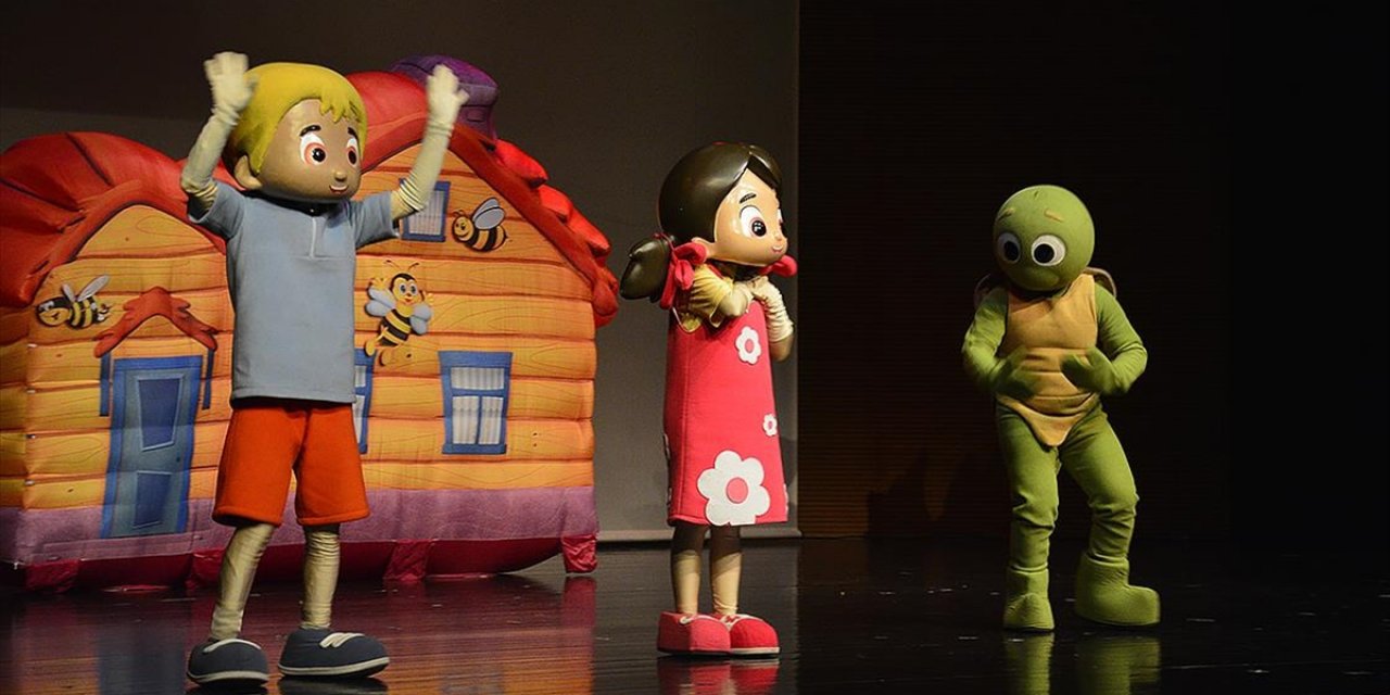 Niloya'nın 200 İçeriği İşaret Diline Çevrildi