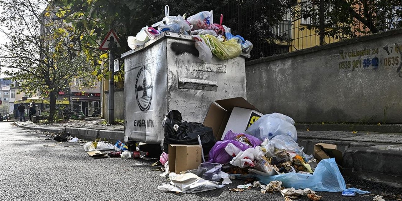 Maltepe Belediyesi'nde İş Bırakma Nedeniyle İlçede Çöpler Birikti