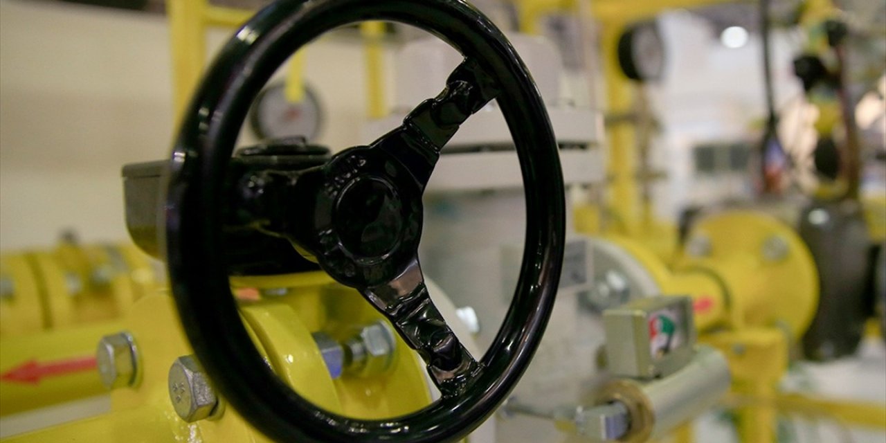 AB, Rusya'dan Gaz Alımını 2027'de Sona Erdirecek