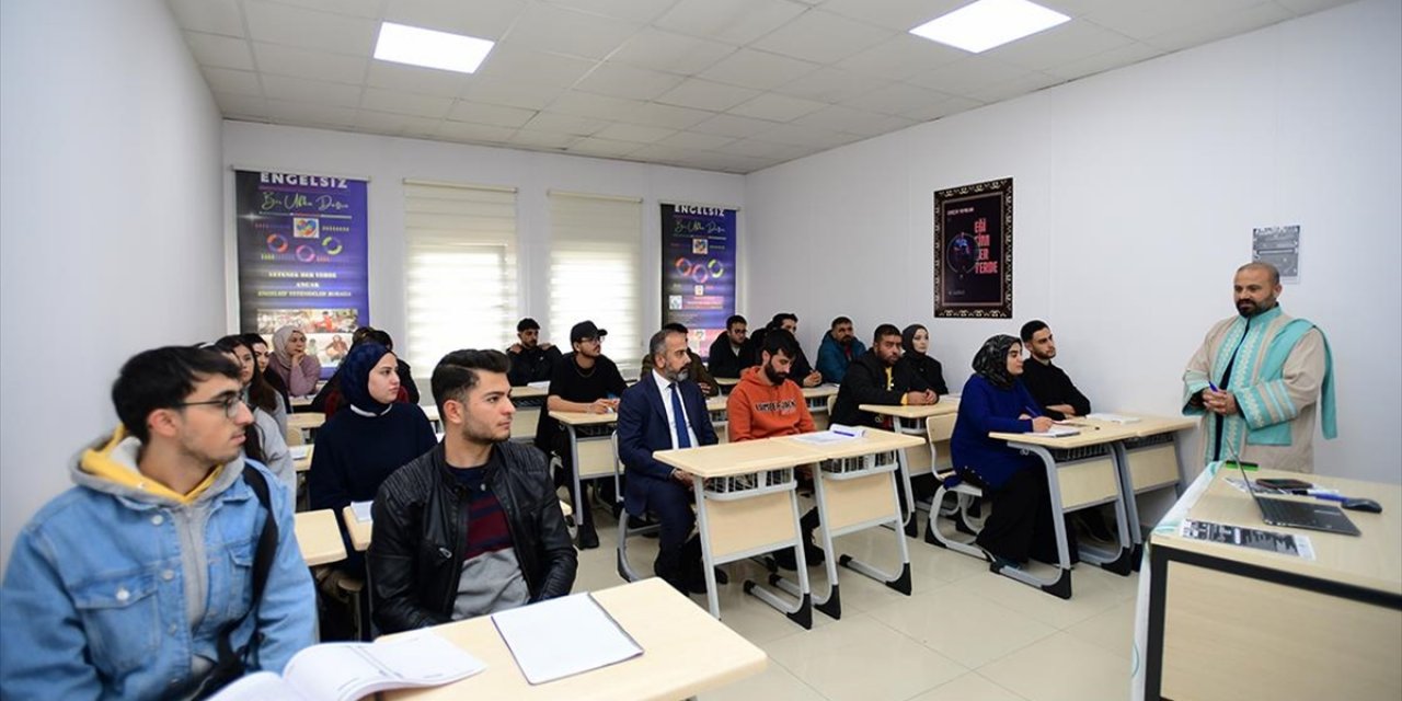 Van'da Engelli Üniversite Öğrencileri Farklı Alanlardaki Kurslarla Hayata Hazırlanıyor