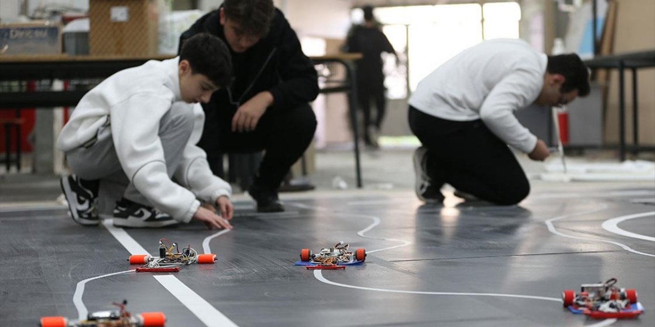 Otonom Robotla Avrupa Üçüncüsü Olan Meslek Liseliler Gözünü Zirveye Dikti