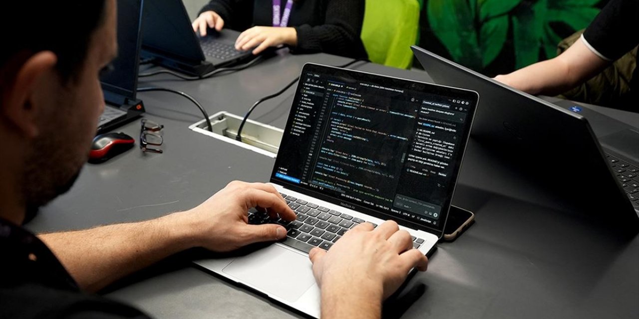 Genç Girişimciler, Firmalara Güven Veren Yapay Zeka Uygulamasıyla Sınırları Aştı