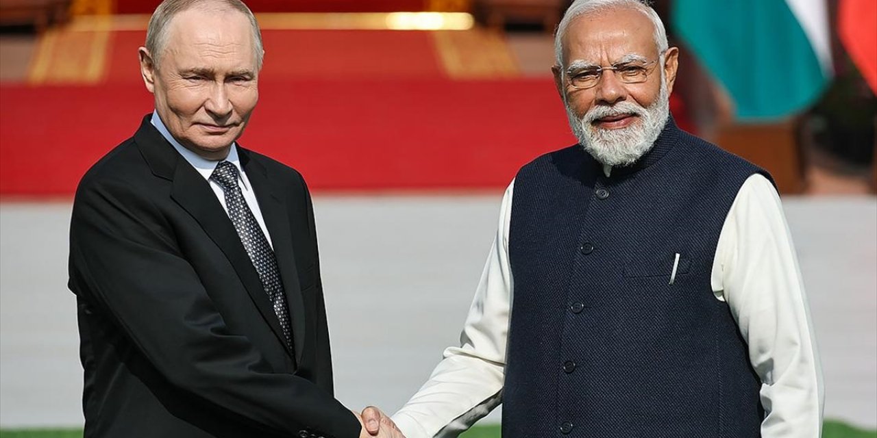Rusya Devlet Başkanı Putin ve Hindistan Başbakanı Modi'nin Görüşmesi Başladı