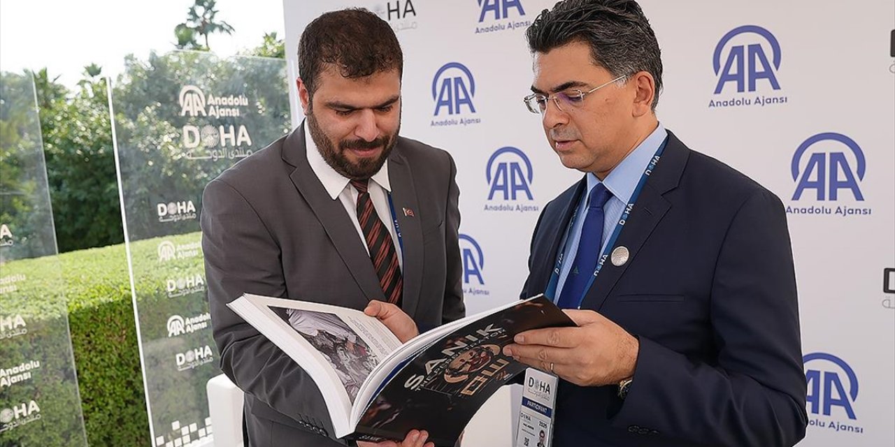 Lübnan Enformasyon Bakanı Markus, Doha Forum 2025'te Aa Standını Ziyaret Etti