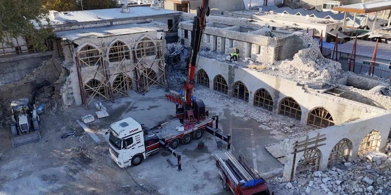 Depremlerde Yıkılan Tarihi Tuz Hanı Yeniden Ayağa Kaldırılıyor