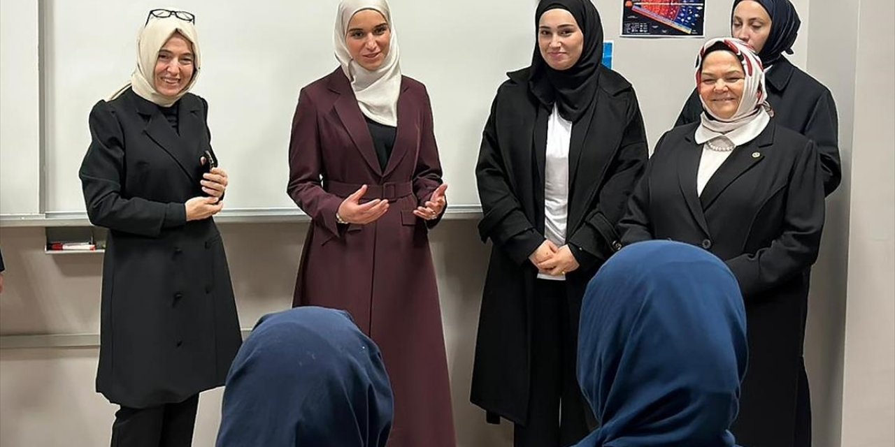 Suriye Cumhurbaşkanı Şara'nın Eşi Latife El Durubi'den Kadıköy Anadolu İmam Hatip Lisesi'ne Ziyaret