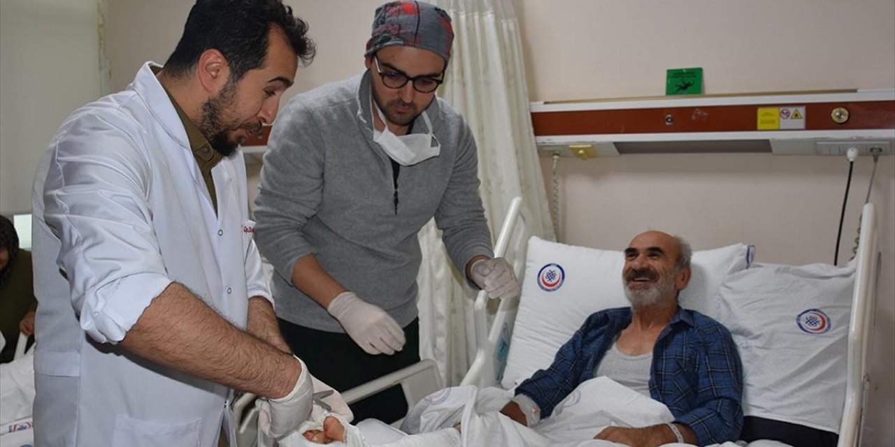 İki Hastanın Bacaklarından Alınan Kemik ve Deri İçeren Dokular El ve Ayağa Nakledildi