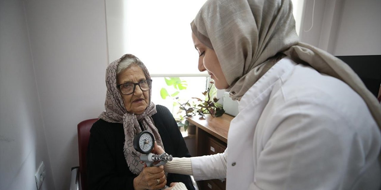 Balıkesir'de Kurulan Düşme Kliniği İle Yaşlılar Hayata Daha Sıkı Tutunuyor