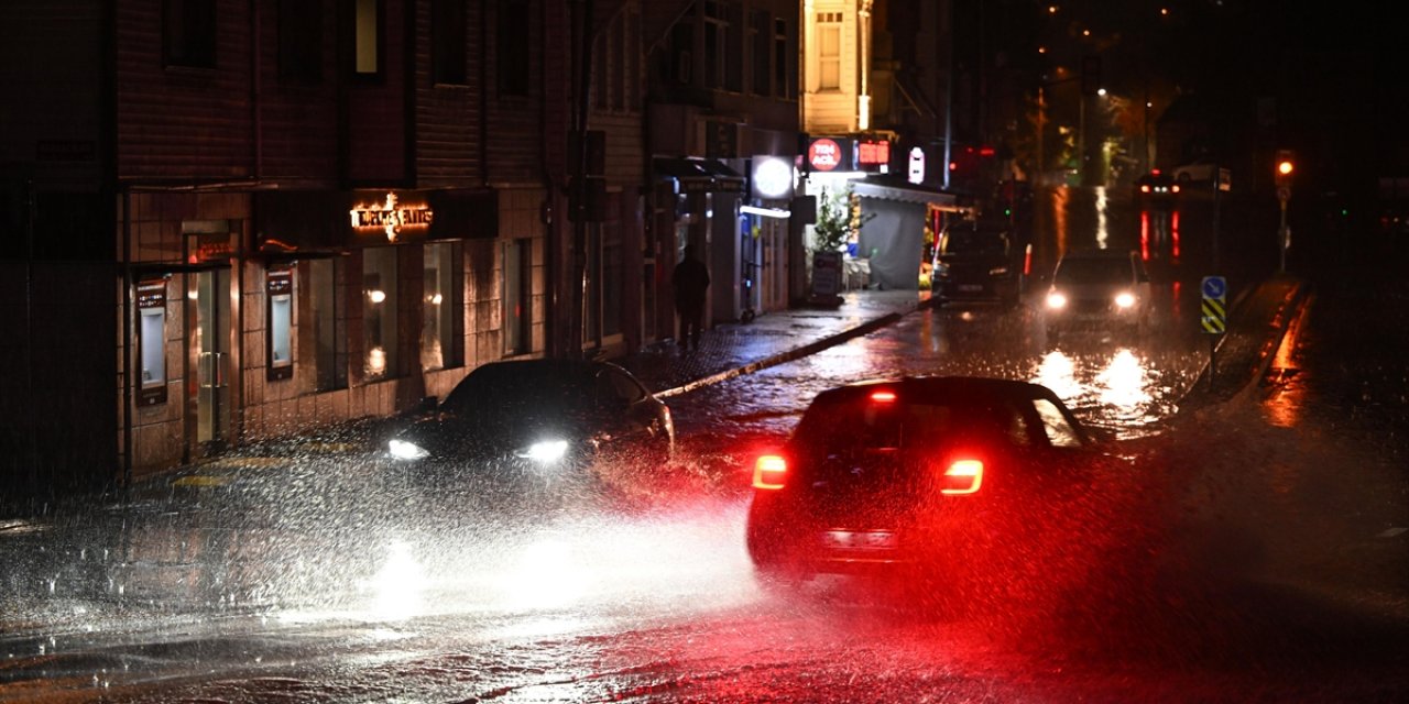 İstanbul'da Sağanak Hayatı Olumsuz Etkiledi