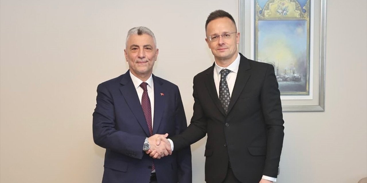 Ticaret Bakanı Bolat, Macaristan Dışişleri ve Dış Ticaret Bakanı İle Görüştü