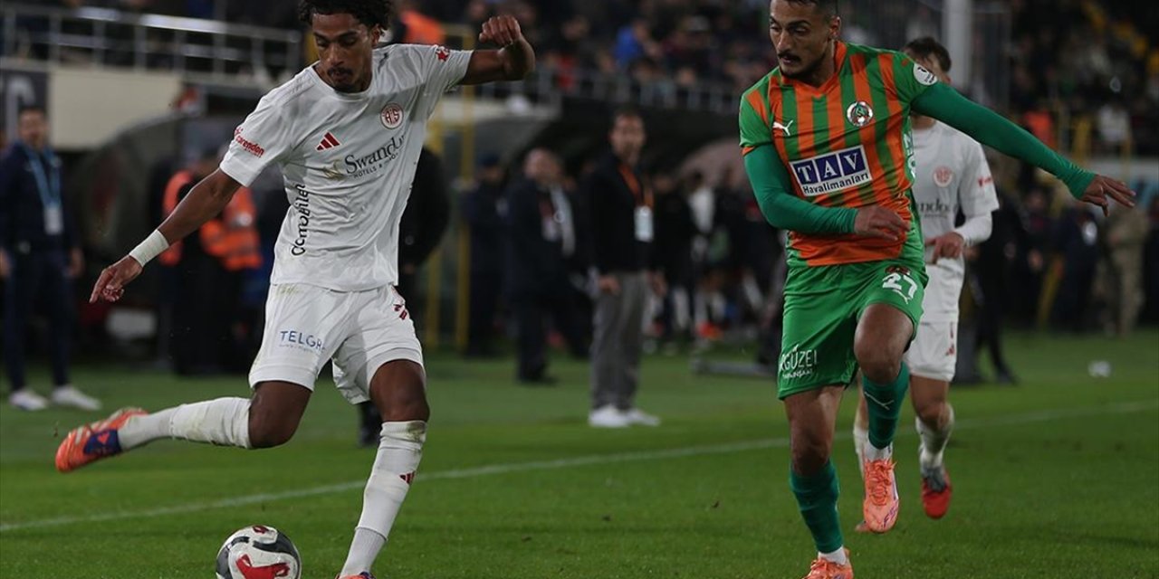 Antalya Derbisi Golsüz Beraberlikle Sona Erdi
