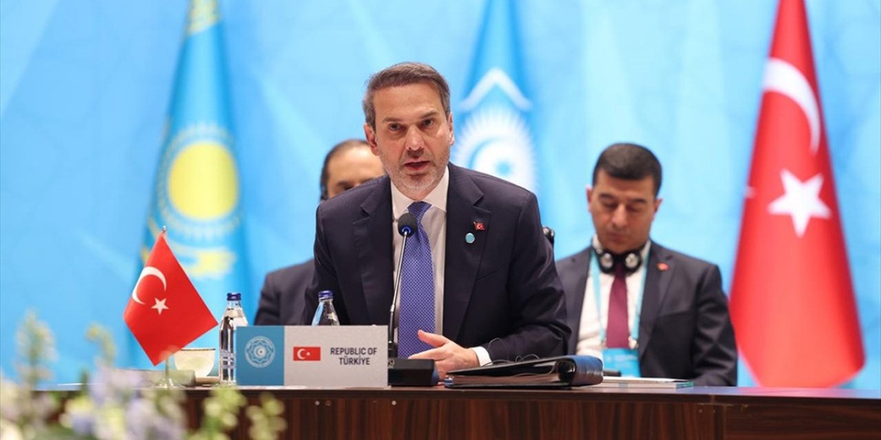 Enerji ve Tabii Kaynaklar Bakanı Bayraktar, Hazar'ın Türk Dünyasını Birleştirmesi Gerektiğini Söyledi