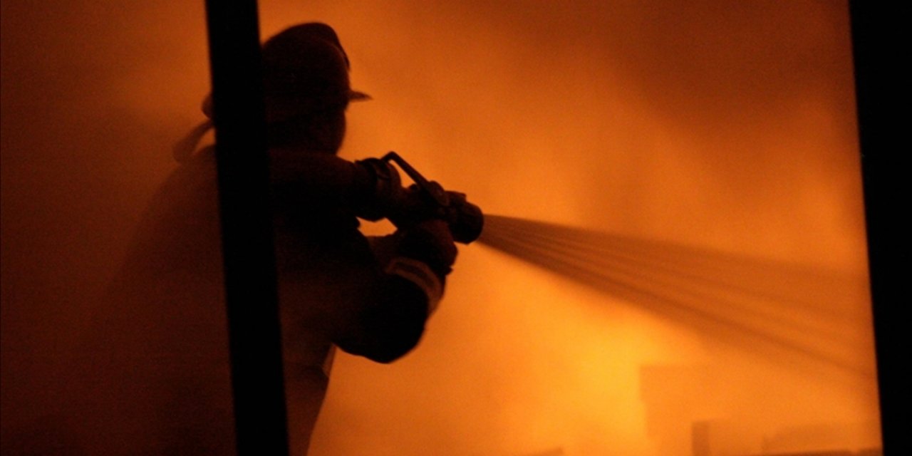 Çin'in Guangdong Eyaletinde Yarı Meskun Binada Çıkan Yangında 12 Kişi Öldü