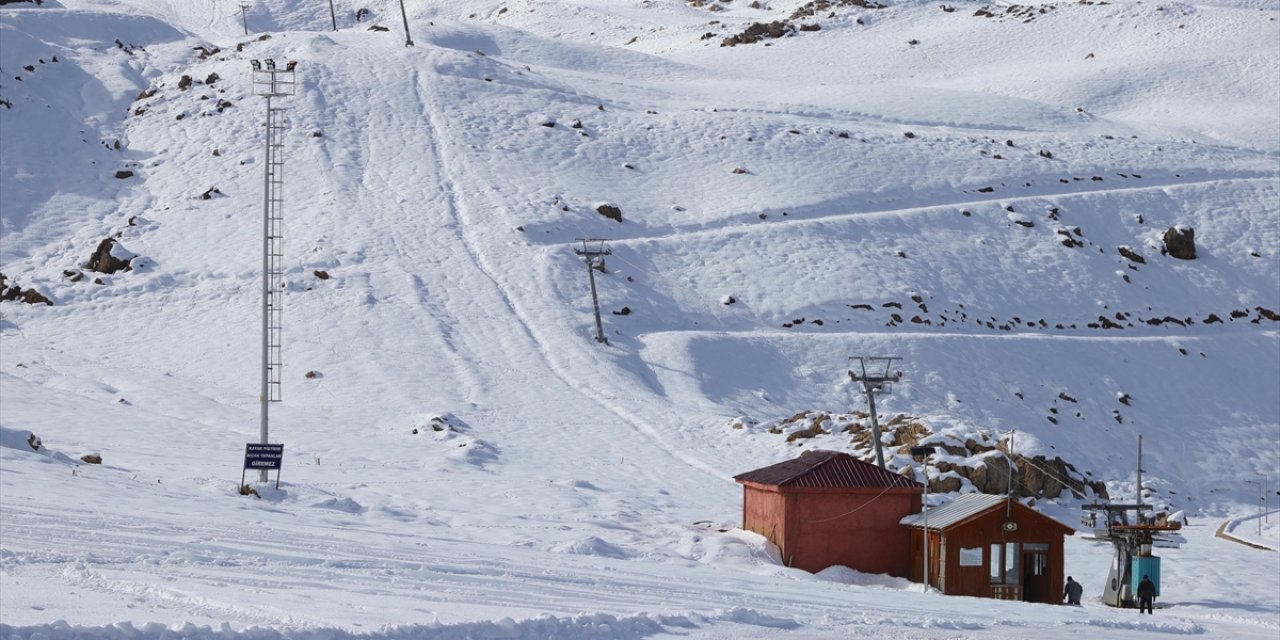 Hakkari'deki Kayak Merkezi Yeni Sezon İçin Gün Sayıyor
