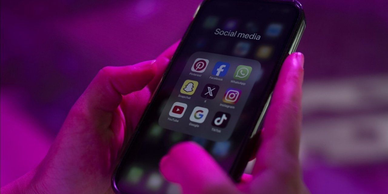 Avustralya Hükümetinden Platformlara, 16 Yaş Sınırı Getiren Yasaya İlişkin İlerleme Raporu Talebi