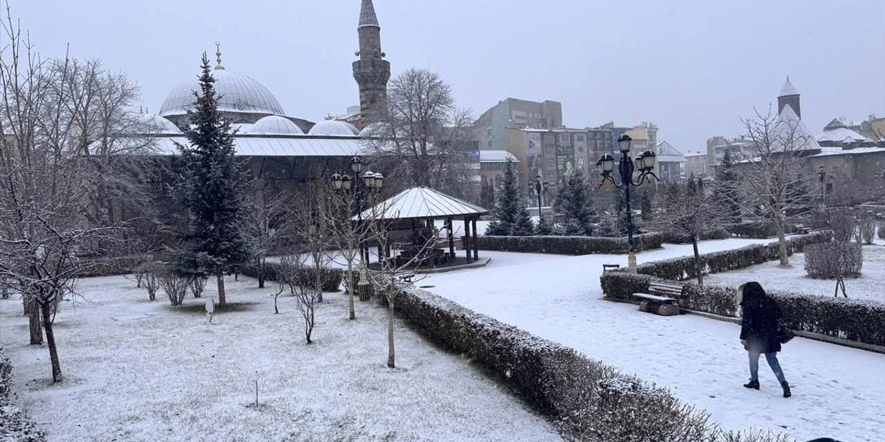 Erzurum, Kars, Ardahan ve Tunceli'de Kar Etkili Oluyor