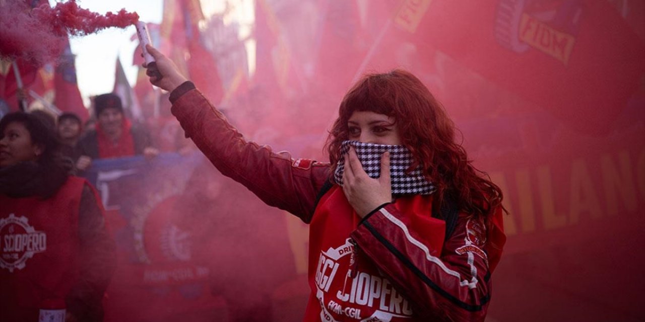 İtalya'da İşçiler, Hükümetin 2026 Bütçe Planını Protesto İçin Greve Gitti