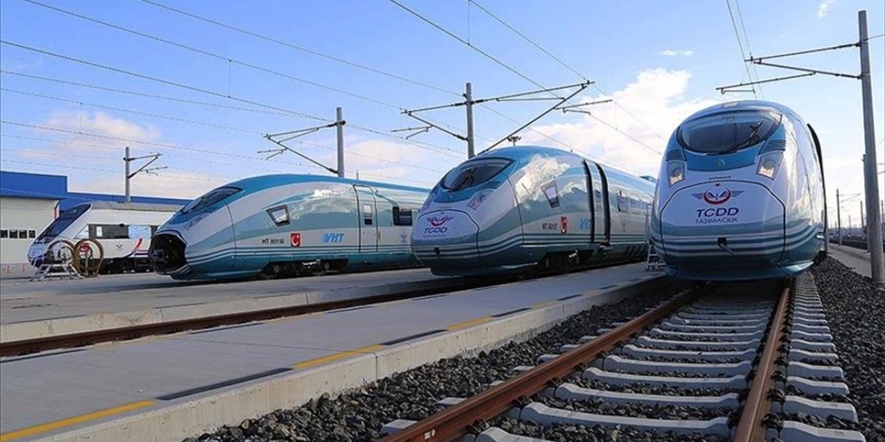 Ankara-İstanbul Hattında 14 Aralık'tan İtibaren Cuma ve Pazar Günleri Ek YHT Seferi Düzenlenecek