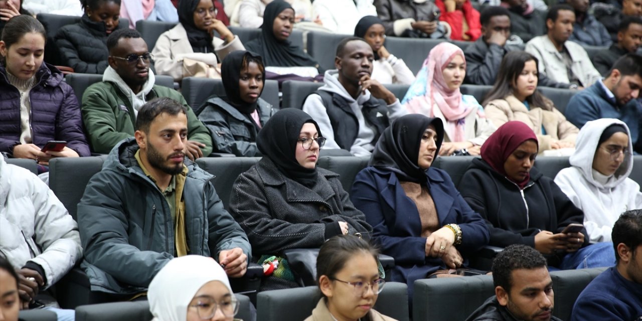 Yabancı Üniversite Öğrencileri Mevlana'yı Konya'da Yakından Tanıma İmkanı Buluyor