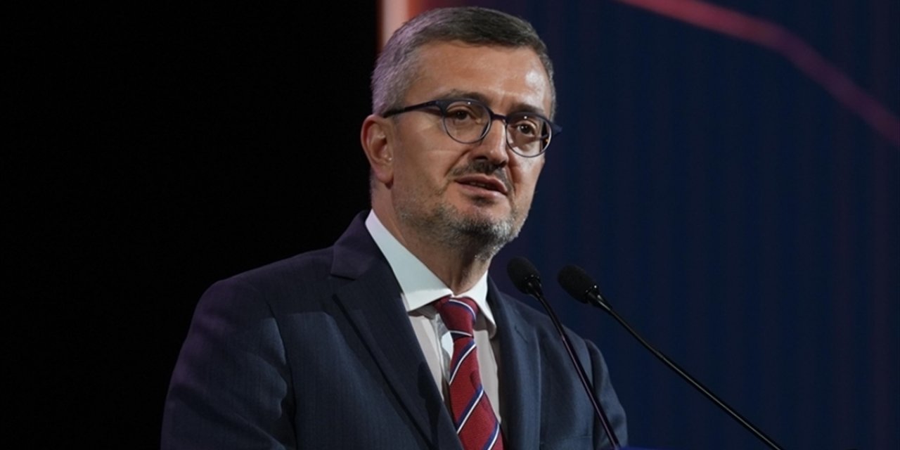 İletişim Başkanı Duran'dan "Dünya Türk Dili Ailesi Günü" Mesajı: Türkçe, Tarihimizin ve Medeniyetimizin Taşıyıcısıdır