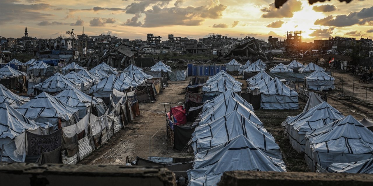 Gazze'de Şiddetli Yağış Yerinden Edilen Filistinlilerin Çadırlarını Sular Altında Bıraktı