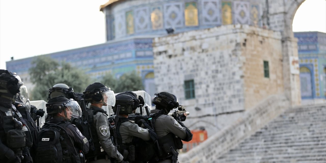 Filistin Topraklarını Gasbeden İsrailliler, Mescid-i Aksa'ya Baskın Düzenledi