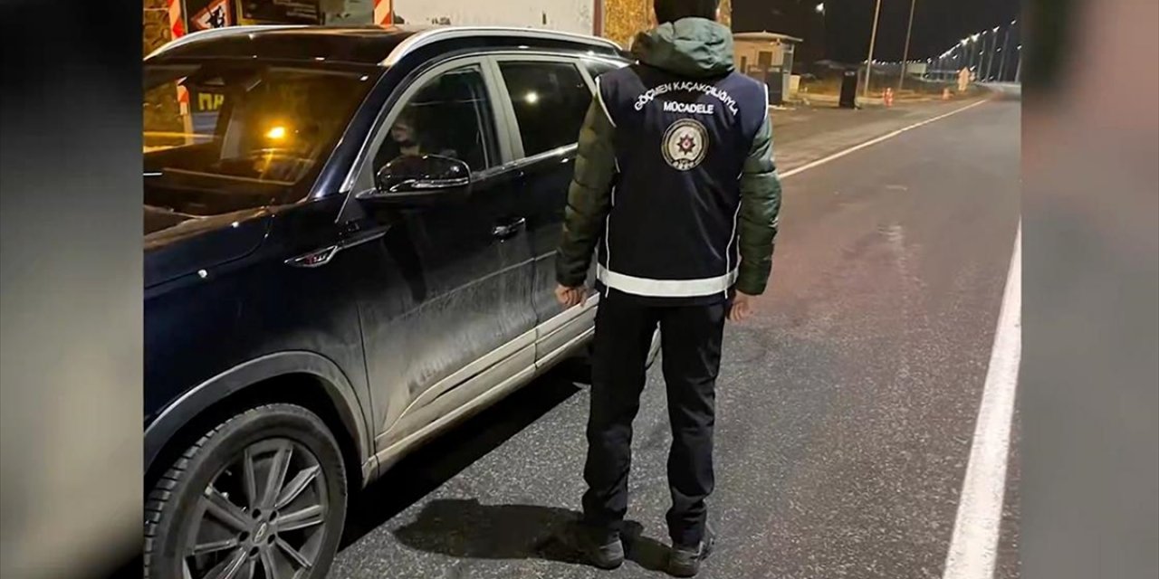 Ülke Genelindeki Denetimlerde 55 Göçmen Kaçakçısı İle 972 Düzensiz Göçmen Yakalandı